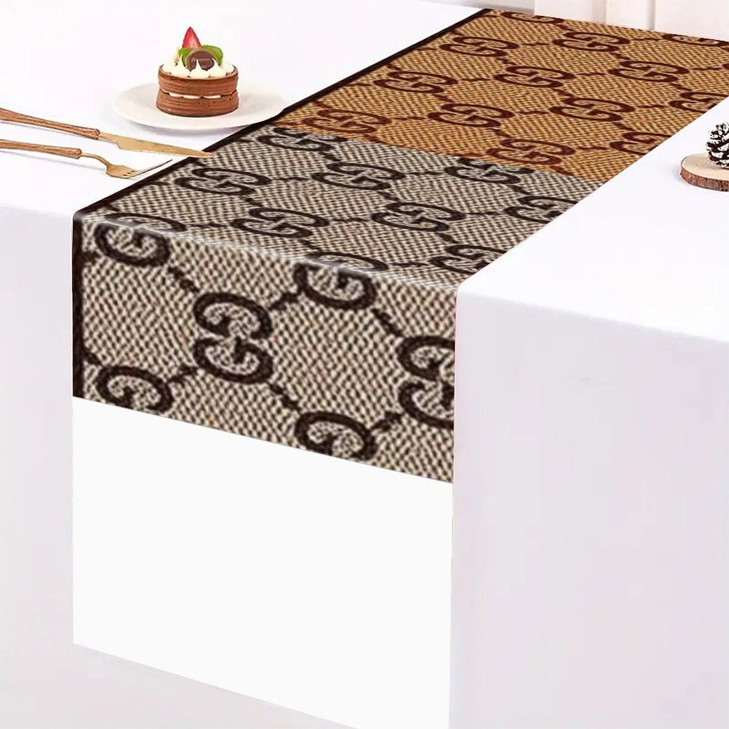 Giore by Cart Christmas Table Runner
