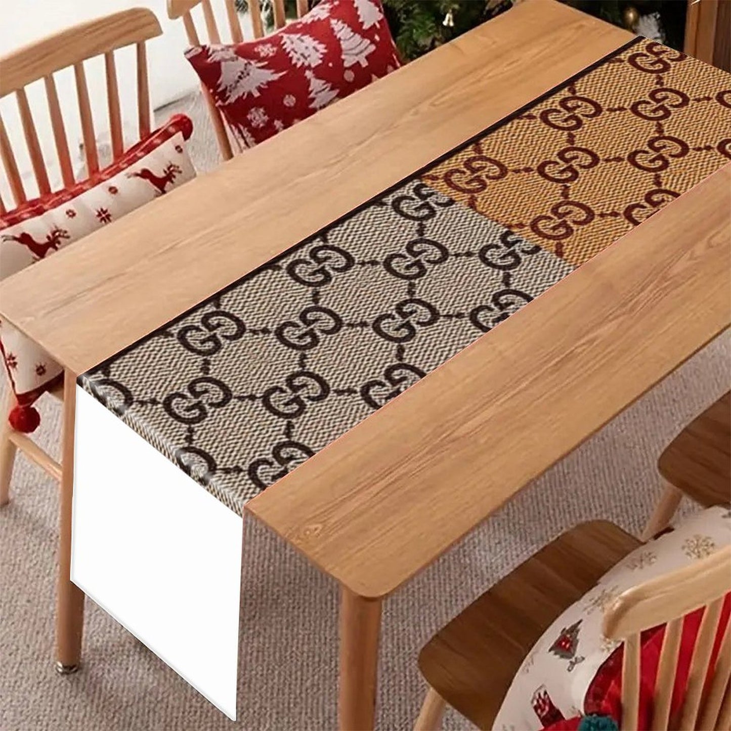 Giore by Cart Christmas Table Runner